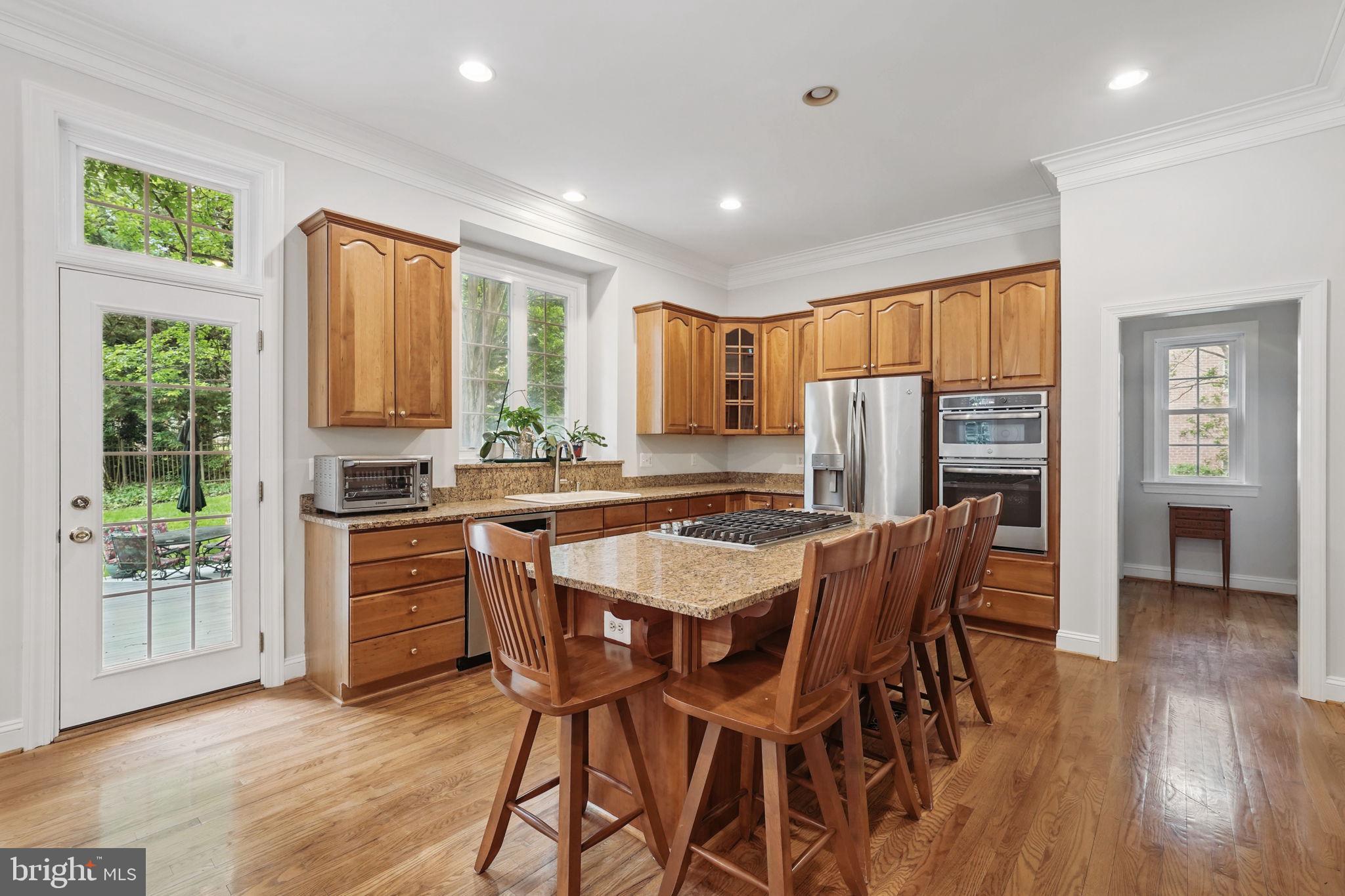 1813 Solitaire Lane McLean, VA 22101 - Photo 3 of 33