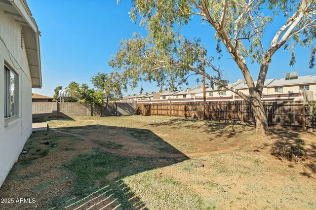 $1,895 | 2346 East Shaw Butte Drive, Phoenix, AZ 85028