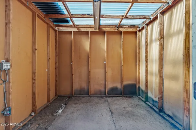 $1,895 | 2346 East Shaw Butte Drive, Phoenix, AZ 85028