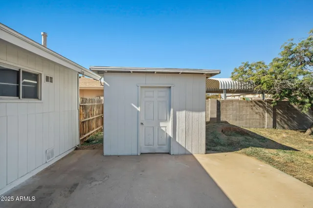 $1,895 | 2346 East Shaw Butte Drive, Phoenix, AZ 85028