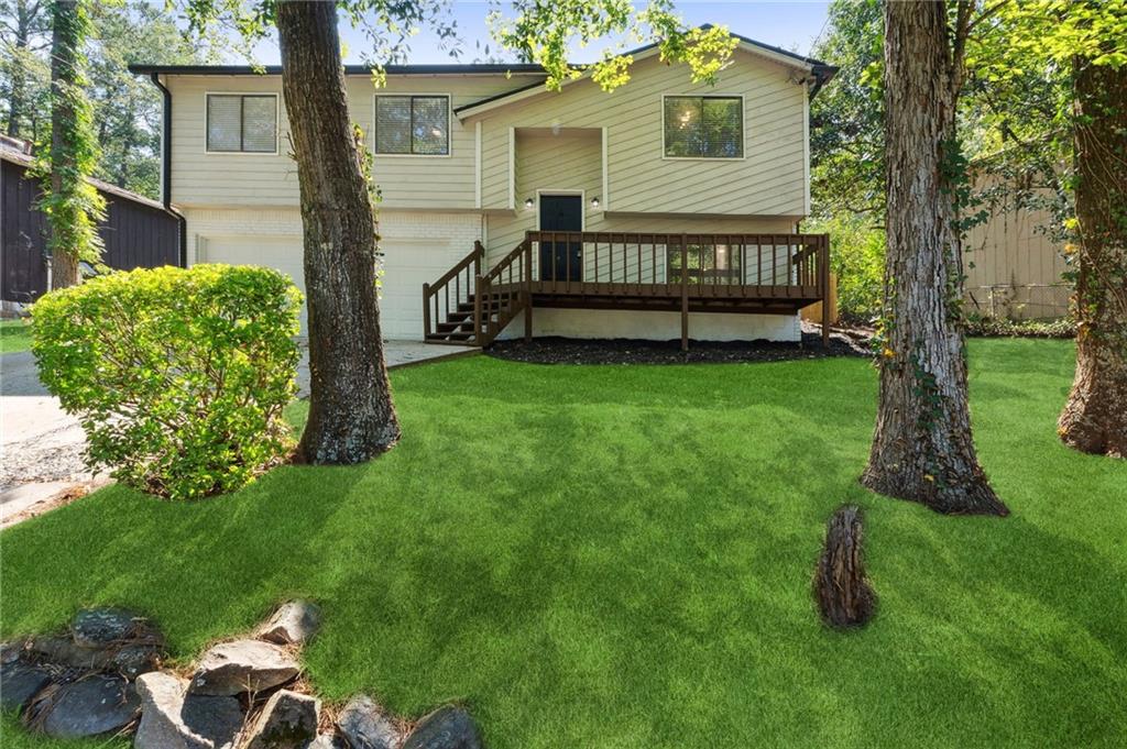 a view of a house with a yard