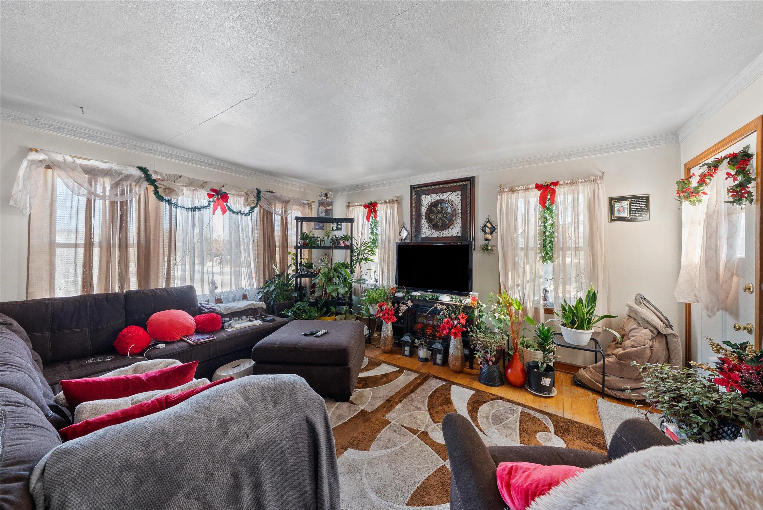 2977 North 61st Street Milwaukee, WI 53210 - Photo 13 of 20 13-Upper Living Room