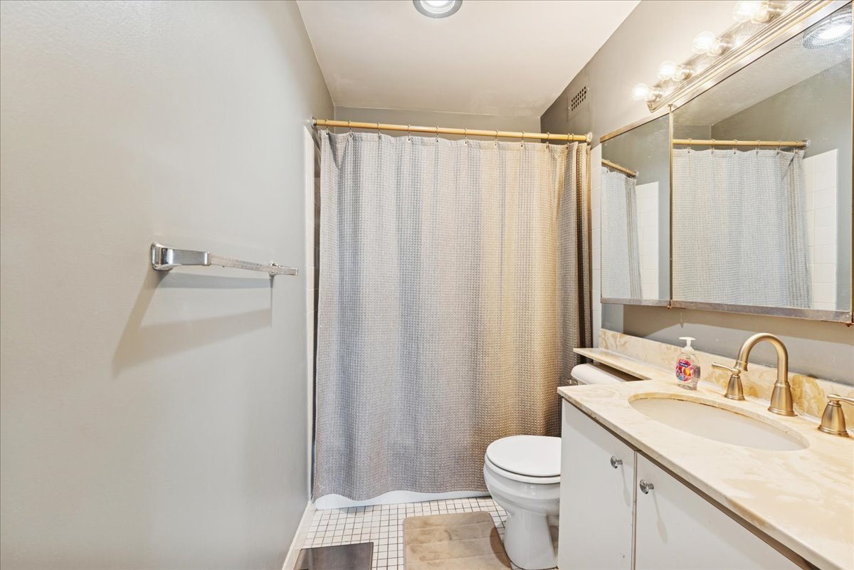 5415 North Sheridan Road, Unit 4815 Chicago, IL 60640 - Photo 11 of 21