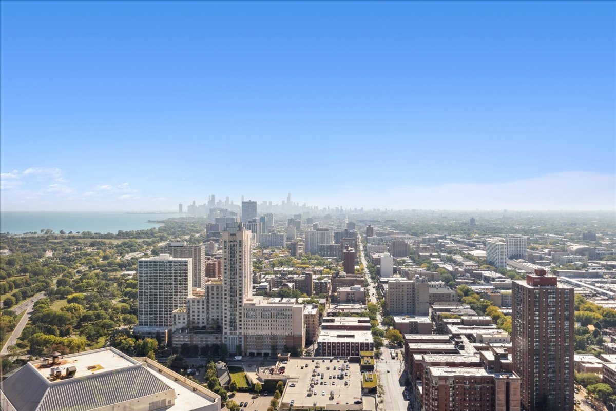 5415 North Sheridan Road, Unit 4815 Chicago, IL 60640 - Photo 2 of 21