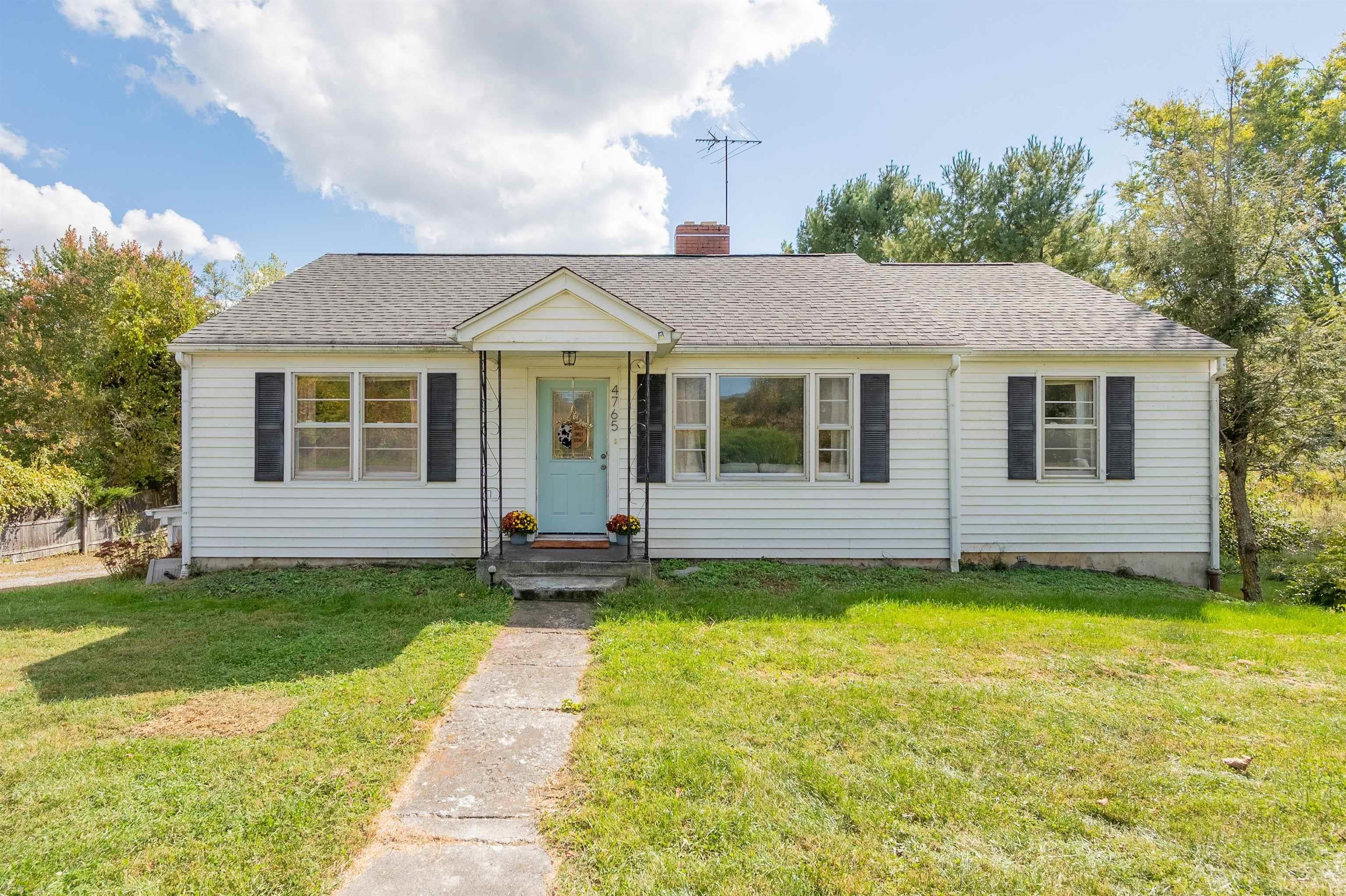 4765 Robinson Tract Road Pulaski, VA 24301 - Photo 4 of 77 Gallery Image 4