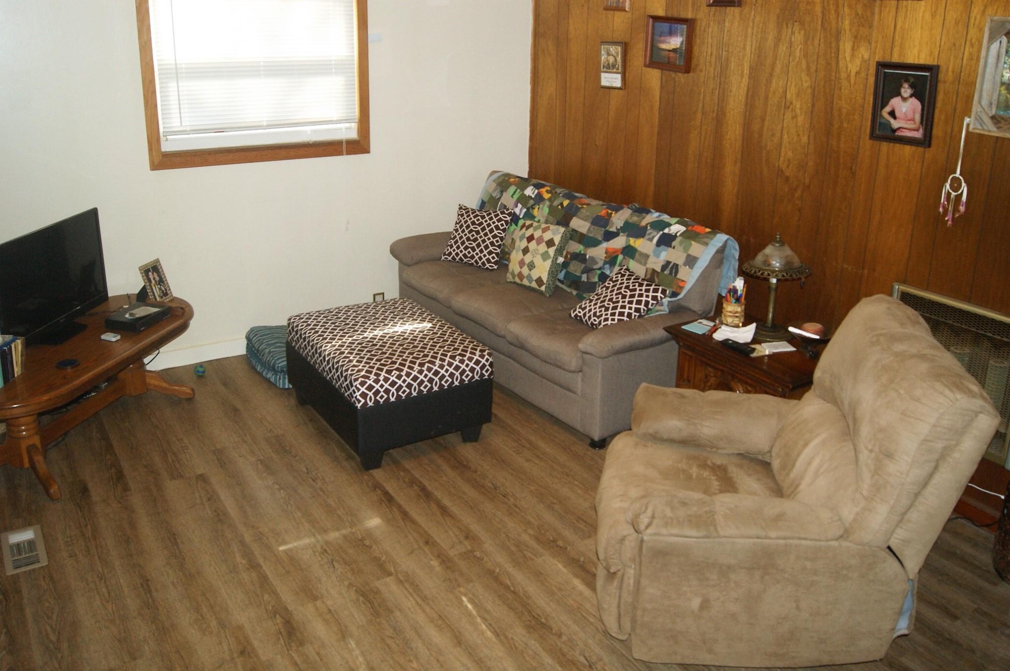 5552 Niles Ferry Road Greenback, TN 37742 - Photo 24 of 30 a living room with furniture rug and wooden floor