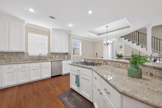 $2,900 | 105 Detering Street, Houston, TX 77007