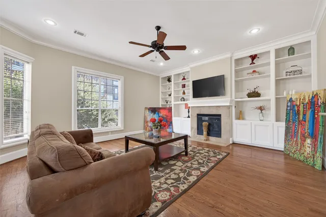 $2,900 | 105 Detering Street, Houston, TX 77007