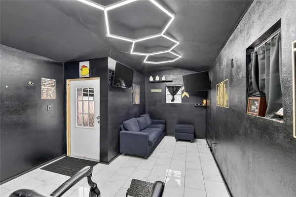 $379,999 | 1009 Lenna Avenue, Seffner, FL 33584