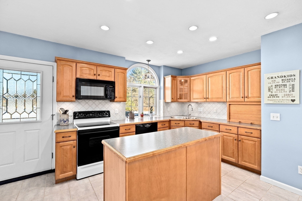 17 Red Mill Road Bridgewater, MA 02324 - Photo 7 of 42 Gallery Image 7