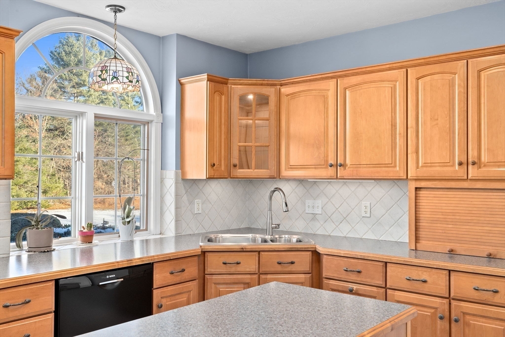 17 Red Mill Road Bridgewater, MA 02324 - Photo 8 of 42 Gallery Image 8