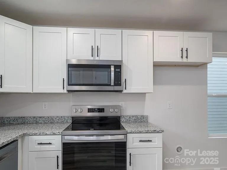 717 7th Avenue Southwest Hickory, NC 28602 - Photo 3 of 11