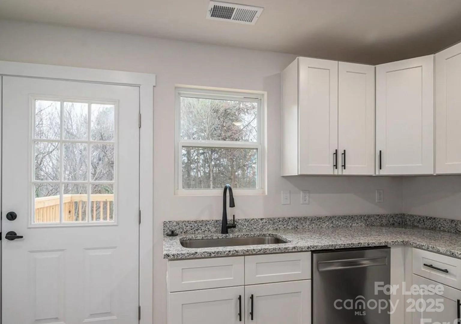 717 7th Avenue Southwest Hickory, NC 28602 - Photo 4 of 11