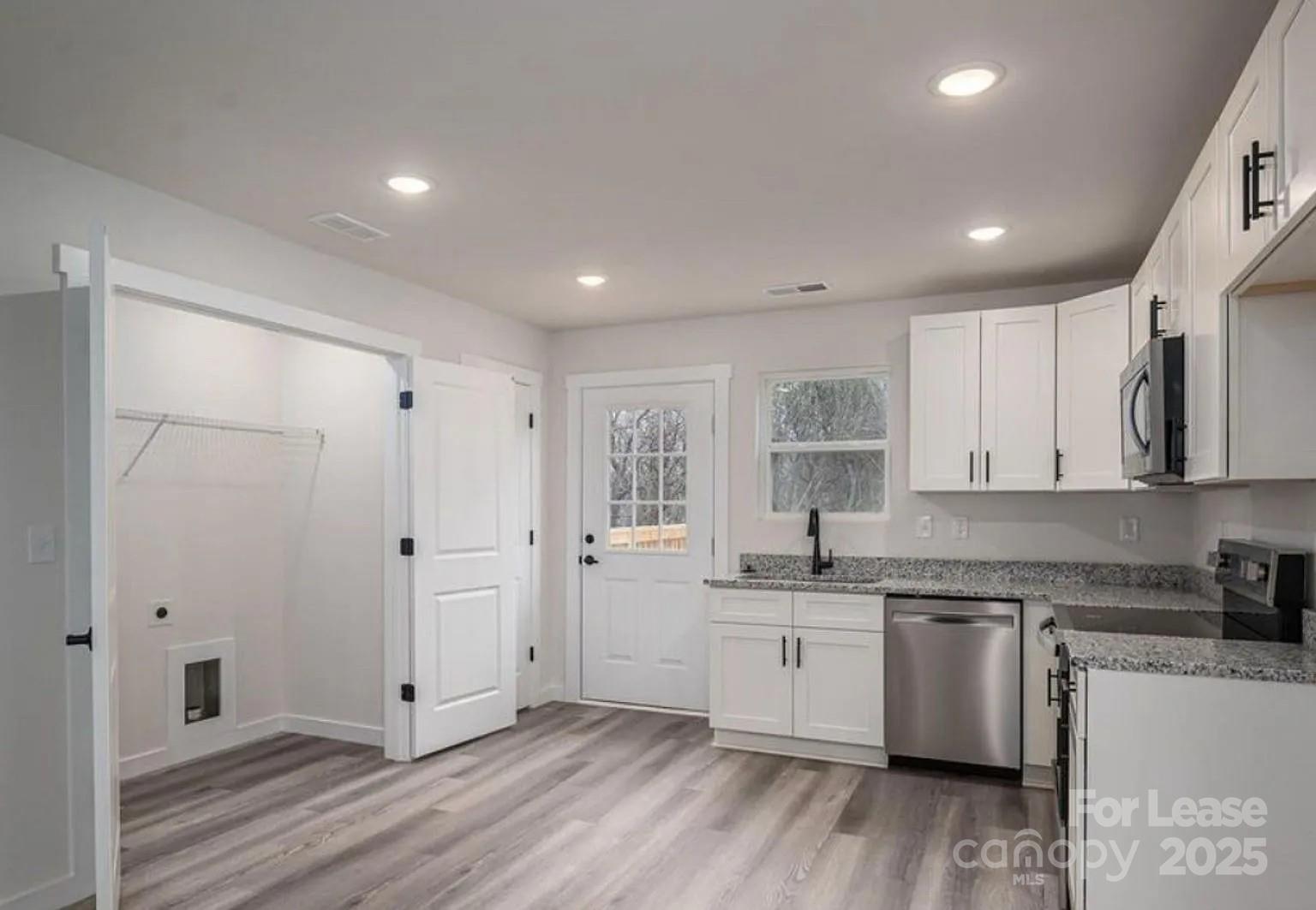 717 7th Avenue Southwest Hickory, NC 28602 - Photo 5 of 11