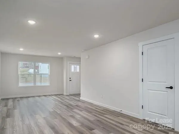 $1,500 | 717 7th Avenue Southwest, Hickory, NC 28602