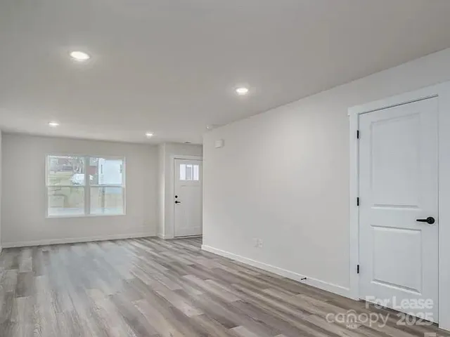 $1,700 | 717 7th Avenue Southwest, Hickory, NC 28602