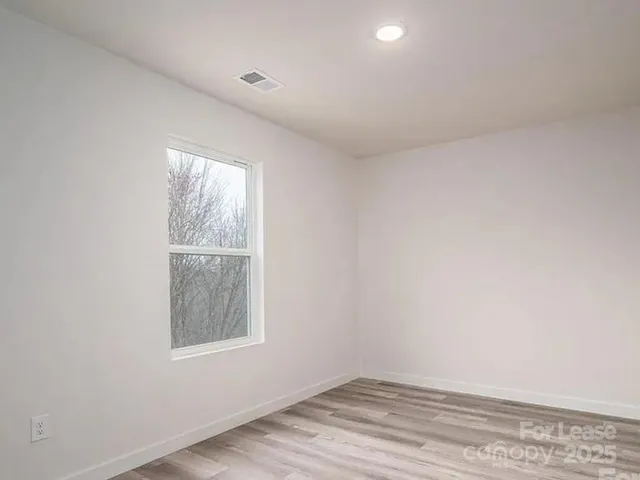 $1,700 | 717 7th Avenue Southwest, Hickory, NC 28602