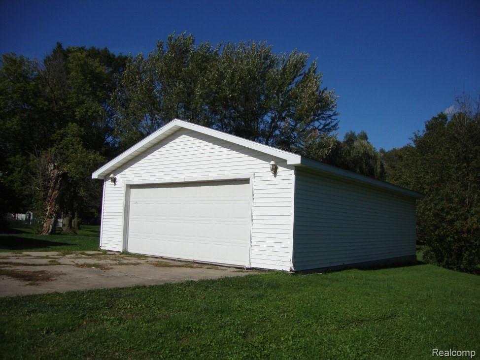 1255 South Graham Road Flint, MI 48532 - Photo 3 of 17
