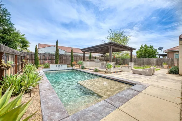 $929,000 | 1439 North Maine Avenue, Clovis, CA 93619