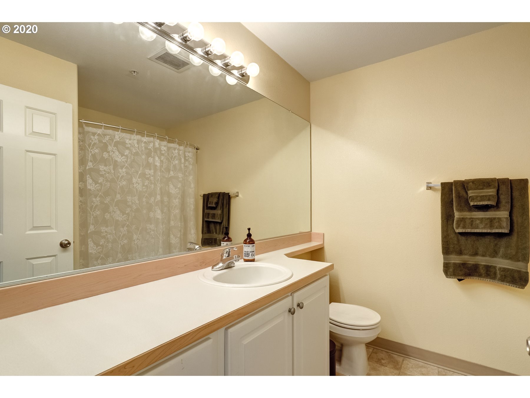 13950 Southwest Scholls Ferry Road, Unit 102 Beaverton, OR 97007 - Photo 23 of 32 Gallery Image 23