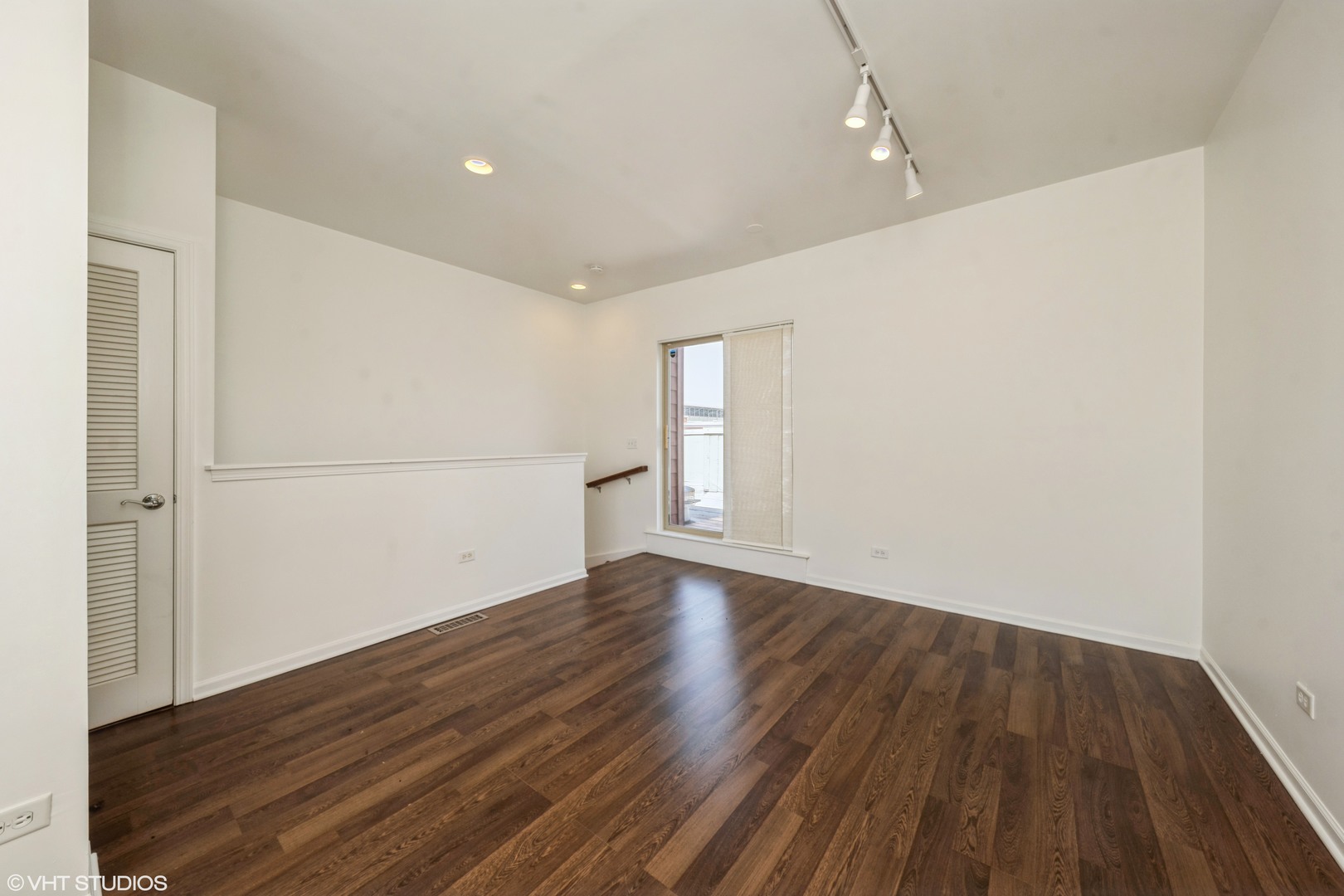 2517 South Calumet Avenue, Unit 31A Chicago, IL 60616 - Photo 15 of 17 a view of an empty room with wooden floor