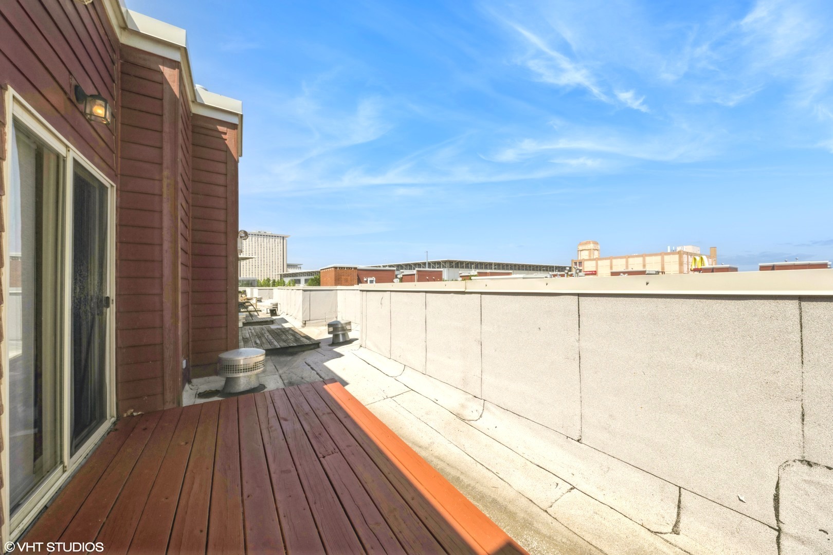 2517 South Calumet Avenue, Unit 31A Chicago, IL 60616 - Photo 16 of 17 a view of balcony with city view