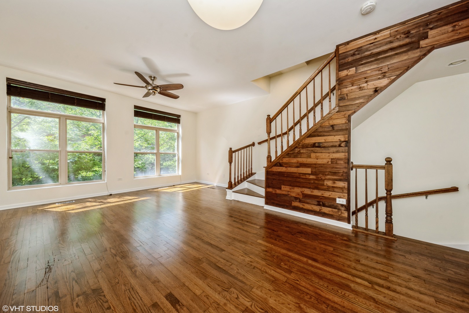 2517 South Calumet Avenue, Unit 31A Chicago, IL 60616 - Photo 3 of 17 a view of an entryway with wooden floor
