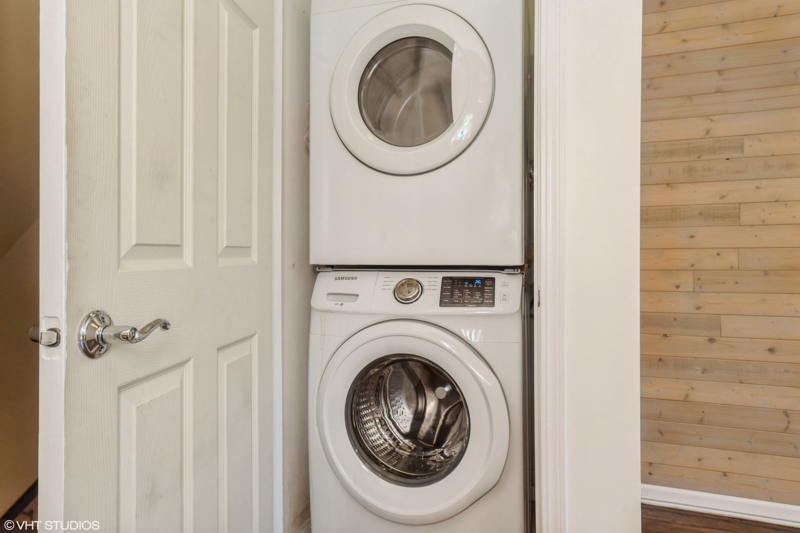 2517 South Calumet Avenue, Unit 31A Chicago, IL 60616 - Photo 9 of 17 a utility room with dryer and washer