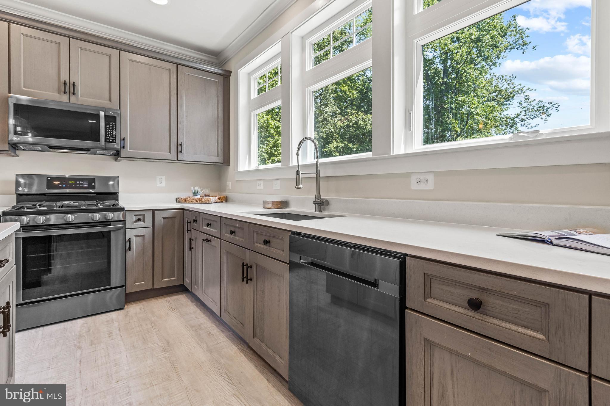 266 North Ferry Point Road Pasadena, MD 21122 - Photo 11 of 42 Beautiful cabinets and black SS appliances