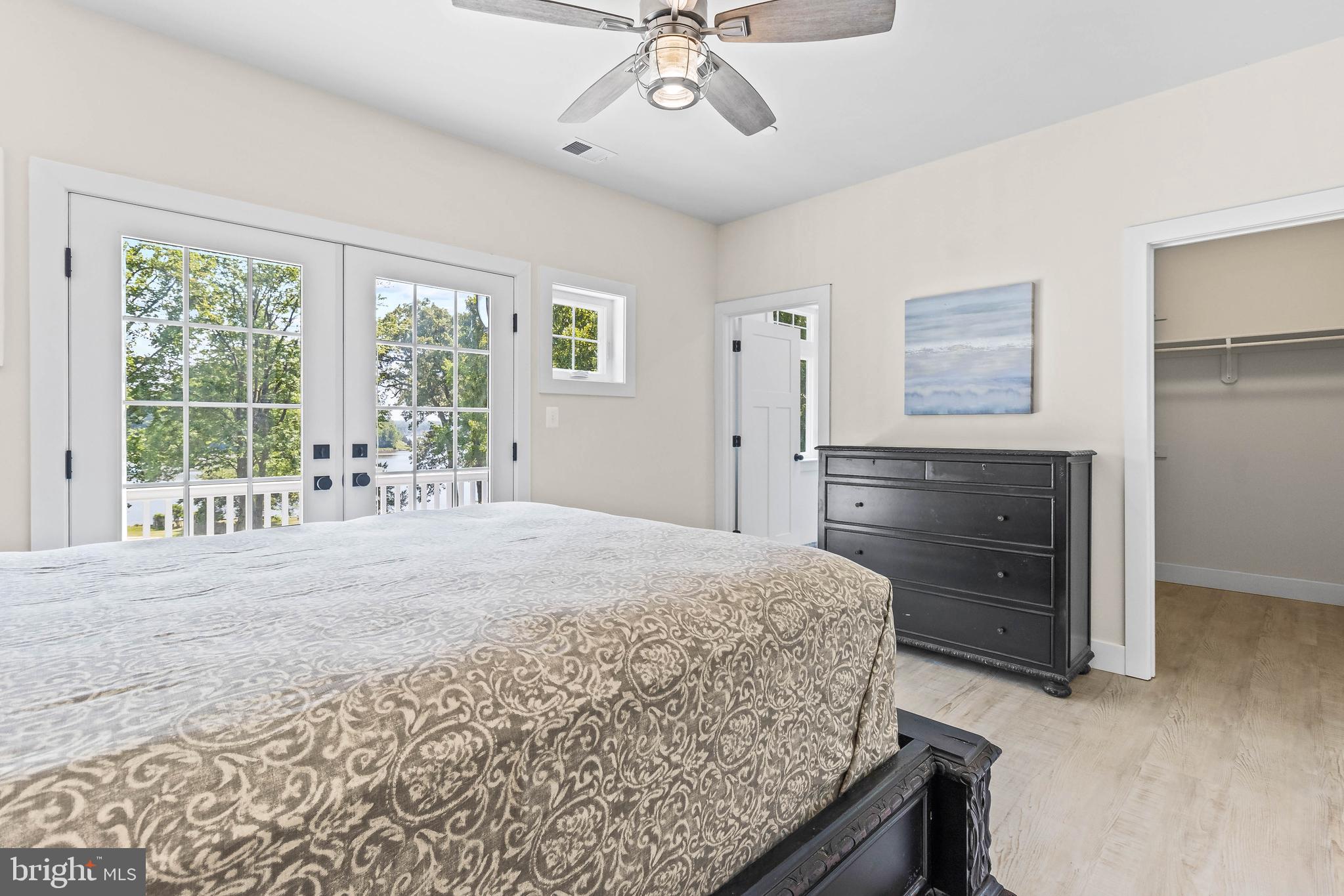 266 North Ferry Point Road Pasadena, MD 21122 - Photo 16 of 42 Owner's suite with ensuite bath and walk-in closet