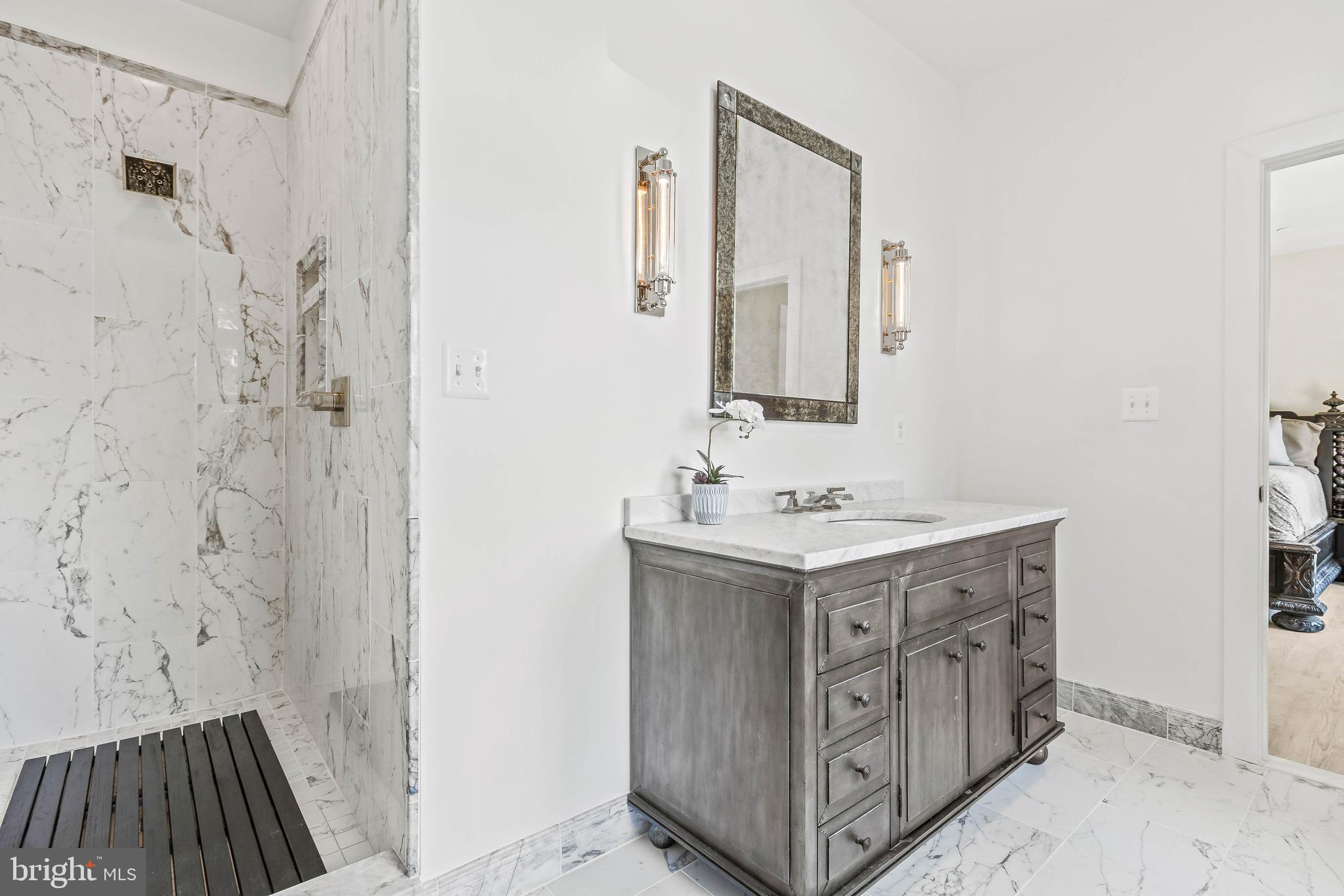 266 North Ferry Point Road Pasadena, MD 21122 - Photo 18 of 42 Owner's ensuite bath