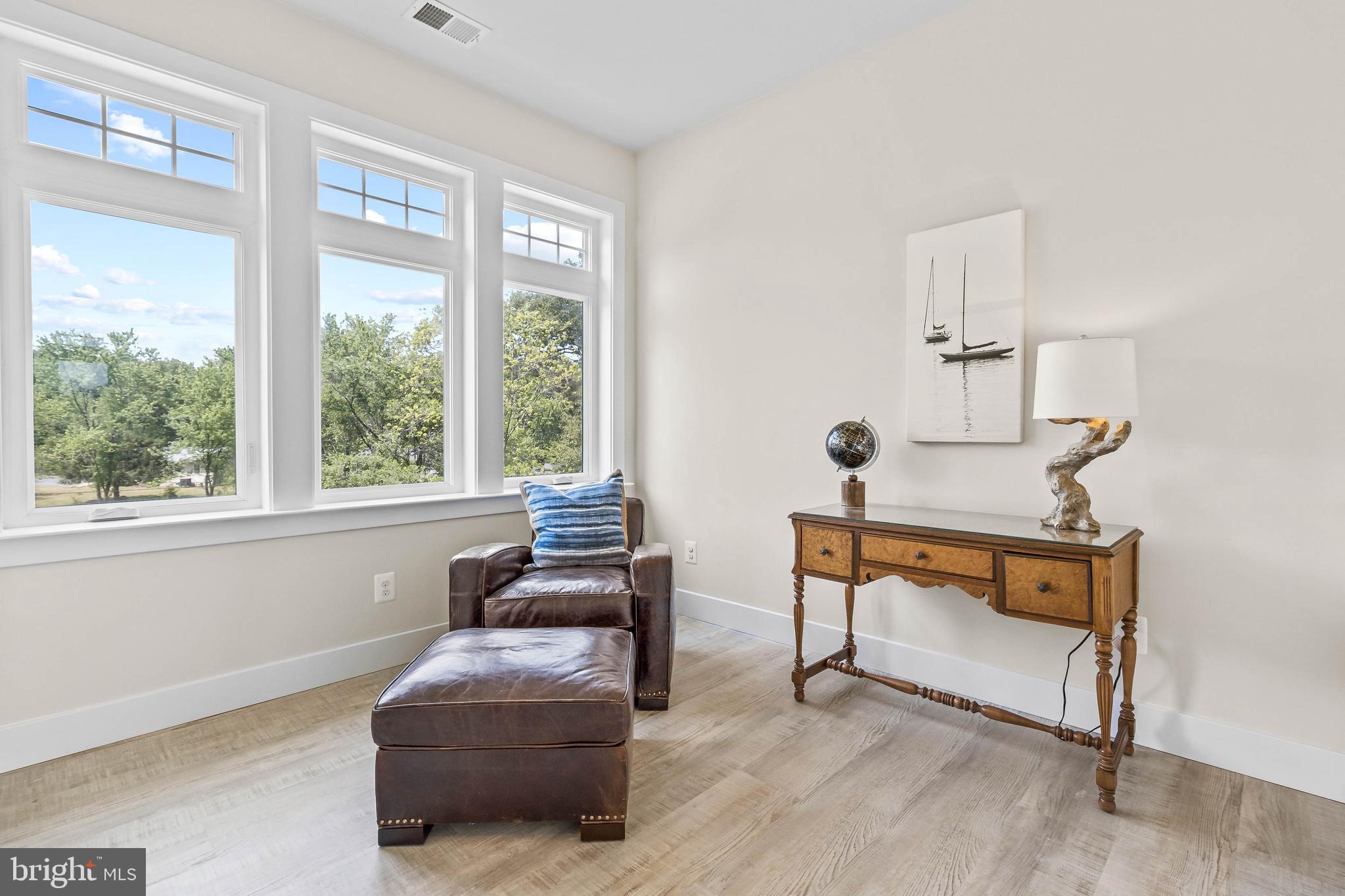 266 North Ferry Point Road Pasadena, MD 21122 - Photo 19 of 42 Office/Sitting area at stair landing