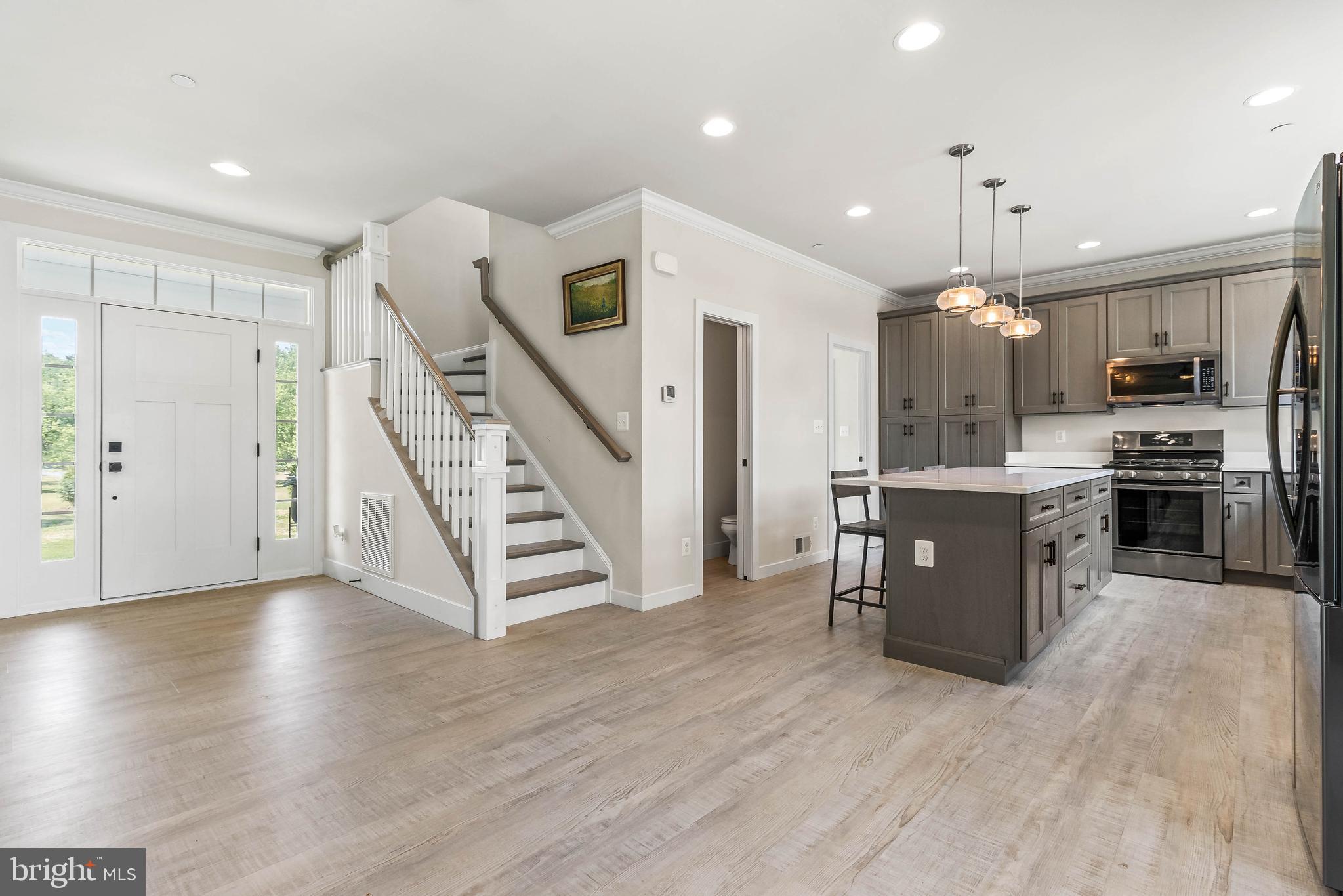 266 North Ferry Point Road Pasadena, MD 21122 - Photo 8 of 42 Inviting foyer