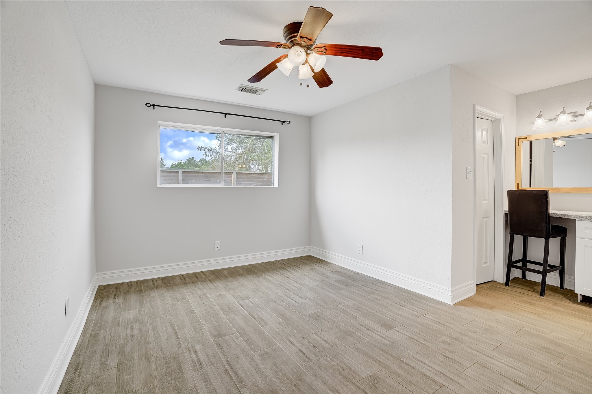 3205 Cemetery Road Santa Fe, TX 77517 - Photo 17 of 43 Spacious primary suite