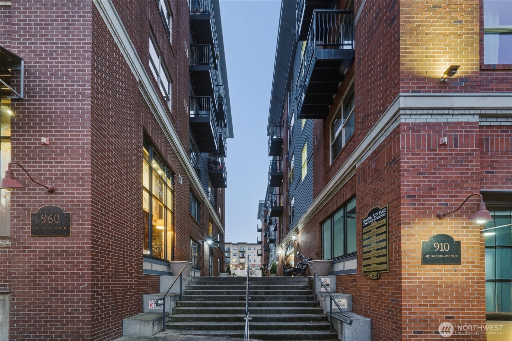 960 Harris Avenue, Unit 307 Bellingham, WA 98225 - Photo 28 of 38