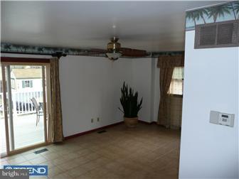 6 Colonial Way Aston, PA 19014 - Photo 2 of 11 Living Room