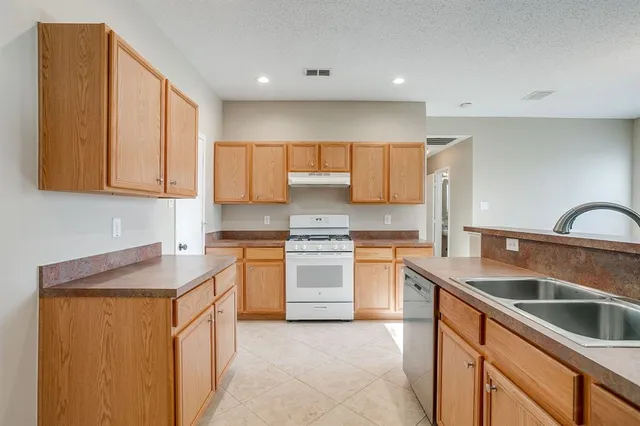 $409,900 | 2116 Windcastle Drive, Mansfield, TX 76063