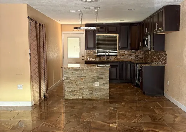 $2,000 | 212 Bassedena Circle South, Lakeland, FL 33805