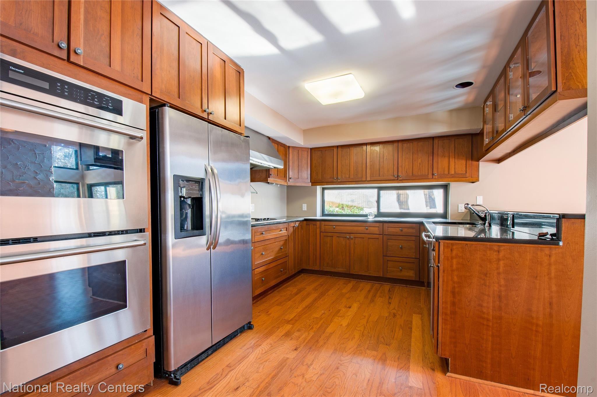 1753 Addaleen Road Highland, MI 48357 - Photo 10 of 41 Beautiful Gourmet Kitchen!