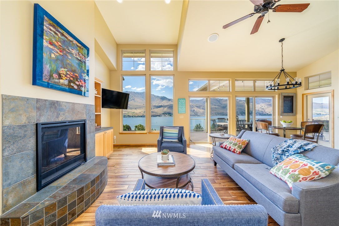 916 West Parkview Road Chelan, WA 98816 - Photo 2 of 25 Gallery Image 2
