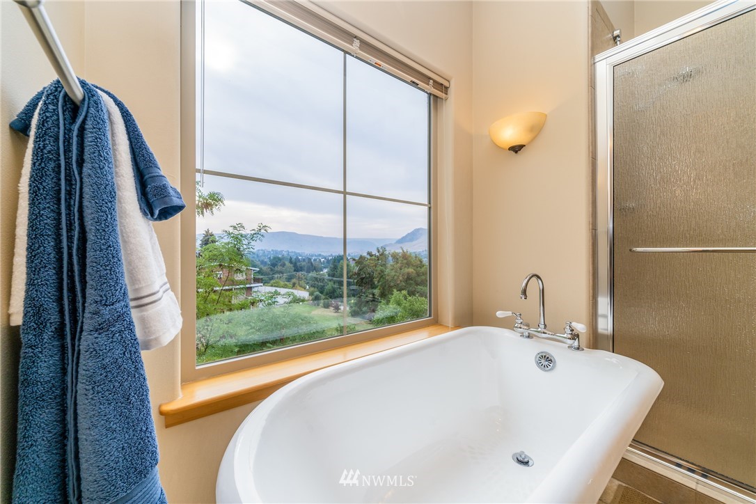 916 West Parkview Road Chelan, WA 98816 - Photo 11 of 25 Gallery Image 11