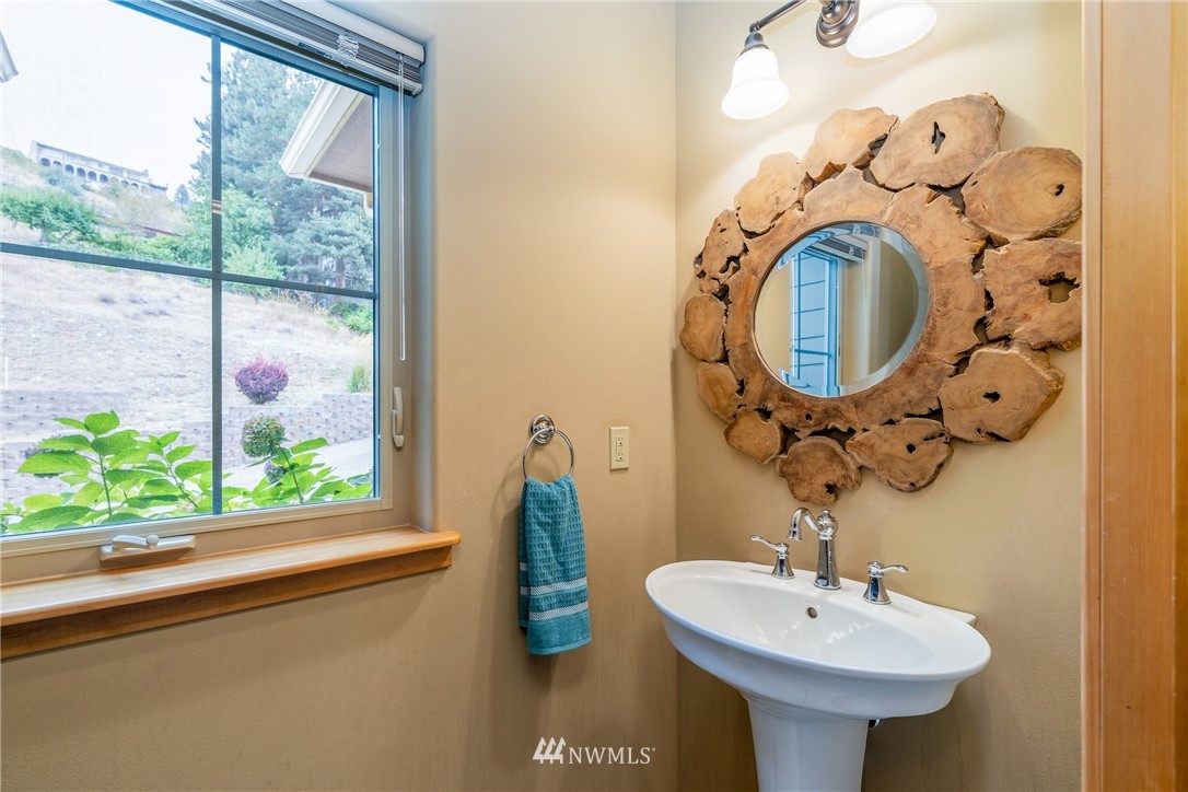 916 West Parkview Road Chelan, WA 98816 - Photo 12 of 25 Gallery Image 12