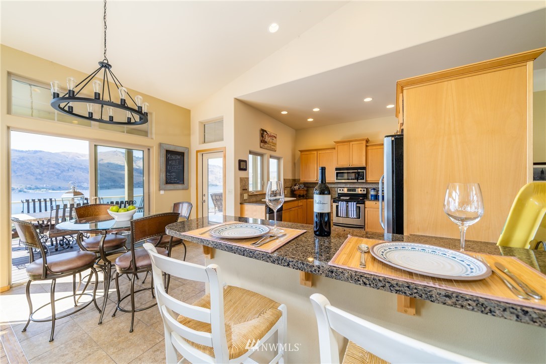 916 West Parkview Road Chelan, WA 98816 - Photo 5 of 25 Gallery Image 5