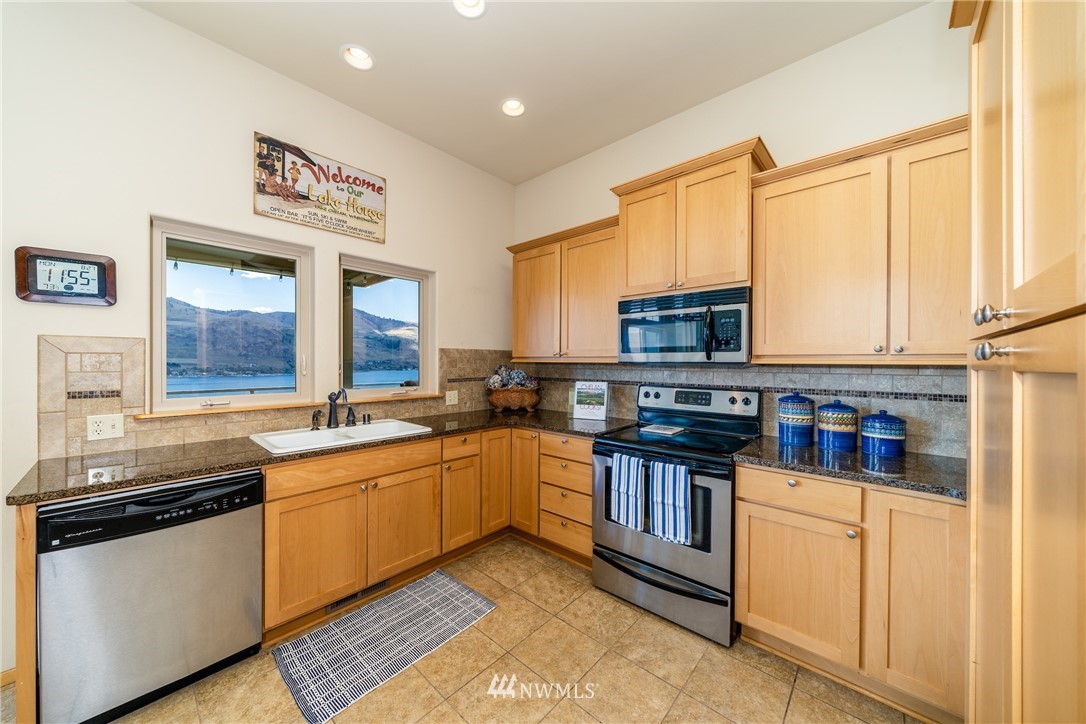 916 West Parkview Road Chelan, WA 98816 - Photo 7 of 25 Gallery Image 7