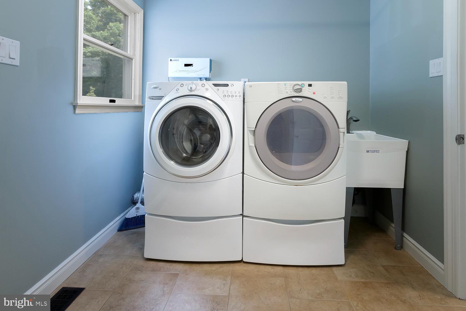 6 Cobblestone Lane Shamong, NJ 08088 - Photo 15 of 36 Laundry room with access to garage