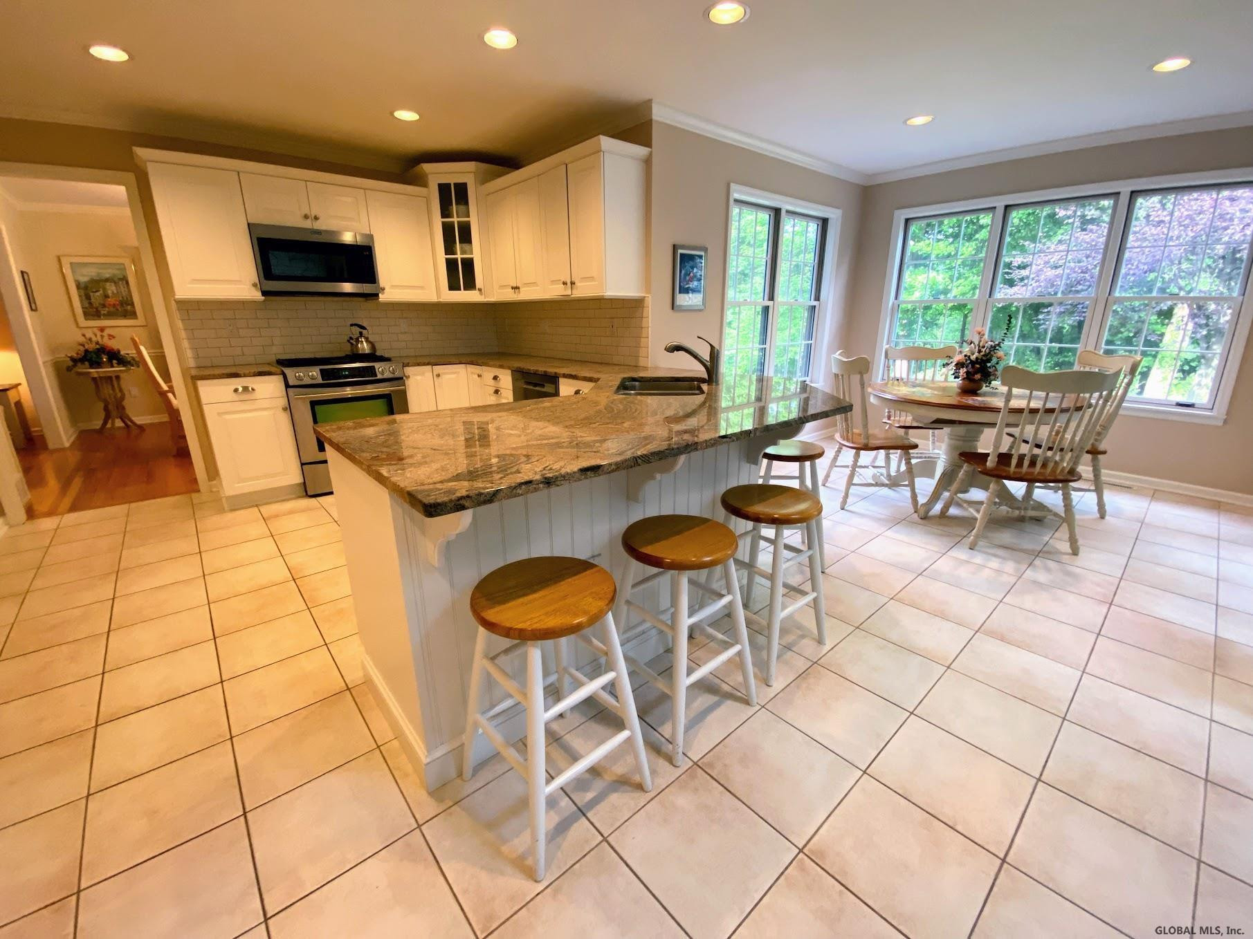 3113 Troy Schenectady Road Niskayuna, NY 12309 - Photo 4 of 54 Photo 4