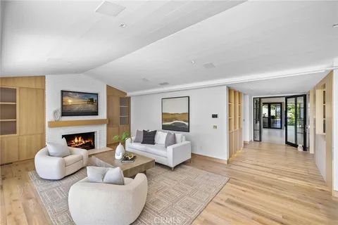 $4,695,000 | 1075 Granville Drive, Newport Beach, CA 92660