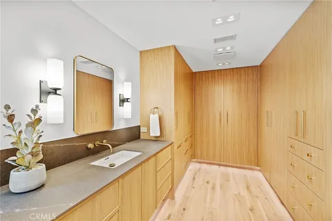 $4,695,000 | 1075 Granville Drive, Newport Beach, CA 92660