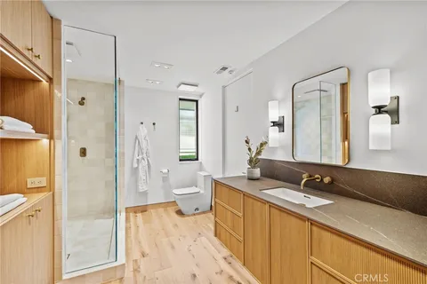 $4,695,000 | 1075 Granville Drive, Newport Beach, CA 92660