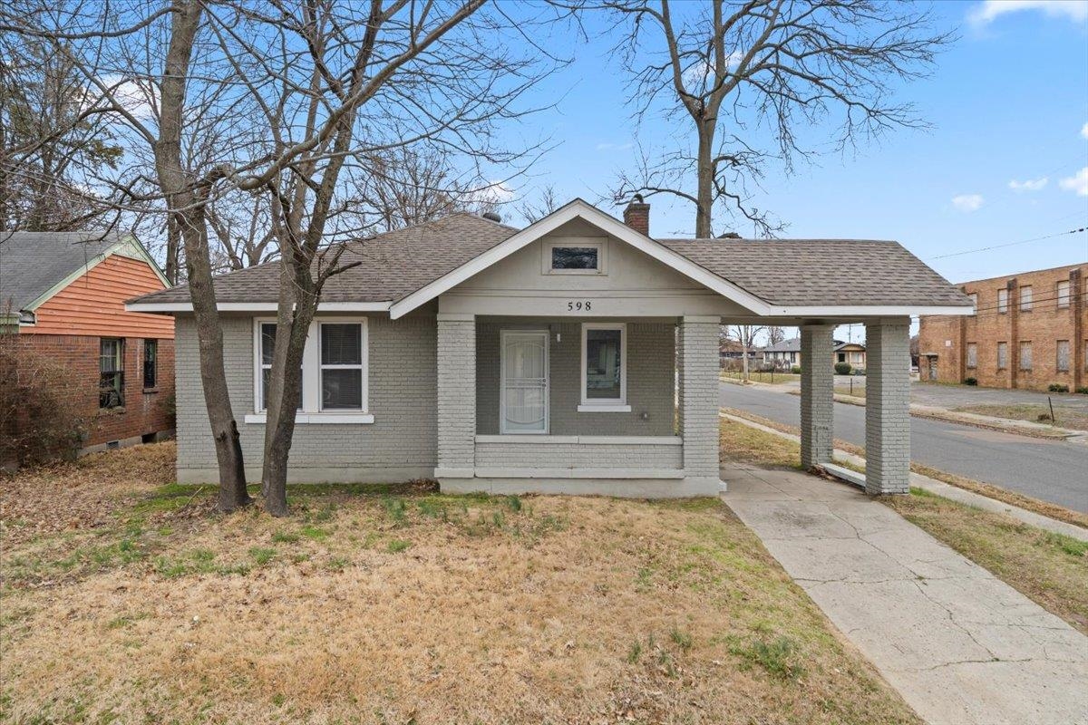 598 Spring Street Memphis, TN 38112 - Photo 1 of 29 a front view of a house with garden